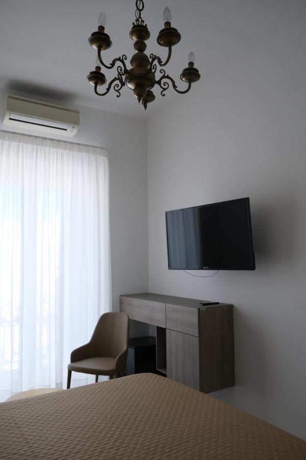 Al Corso Charming Rooms Peschici Bagian luar foto